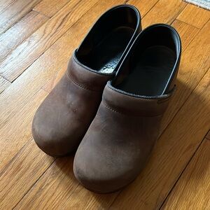 Dansko Women’s Clogs - Size 40 -style Professional Antique Brown Oiled
